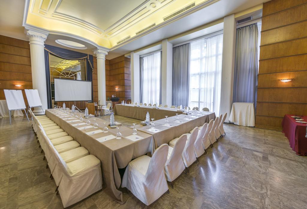 Riviera Hotel And Beach Lounge, Beirut Beirute Exterior foto